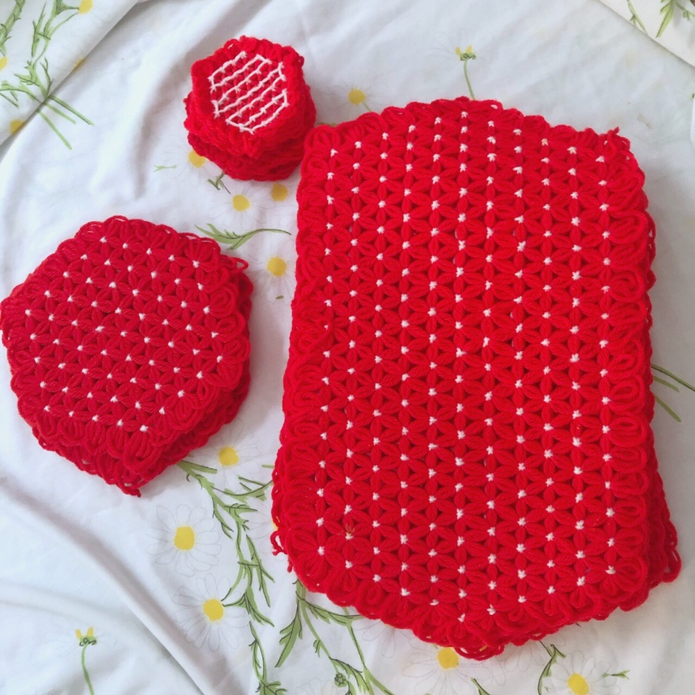 Vintage Crocheted Dining Set 🍓